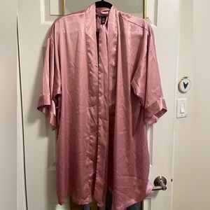 Iconic Victoria’s Secret pink satin robe M/L